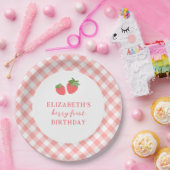 Berry First Pink Strawberry Gingham Papieren Bordje (Feest)