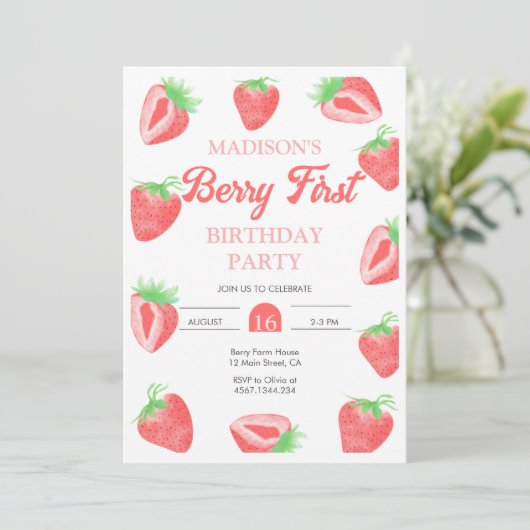 Berry First Strawberry Birthday Fotouitnodiging Kaart (Staand voorkant)