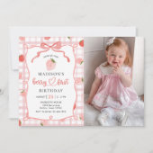 Berry First Strawberry Gingham 1st Birthday Foto Kaart (Voorkant)