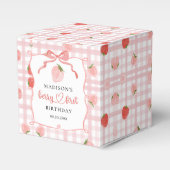 Berry First Strawberry Pink Gingham 1e verjaardag Bedankdoosjes (Voorkant Zijde)