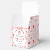Berry First Strawberry Pink Gingham 1e verjaardag Bedankdoosjes (Geopend)