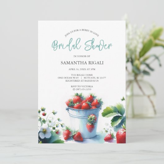 Berry In Love Strawberry Bruids Douche Uitnodiging (Staand voorkant)