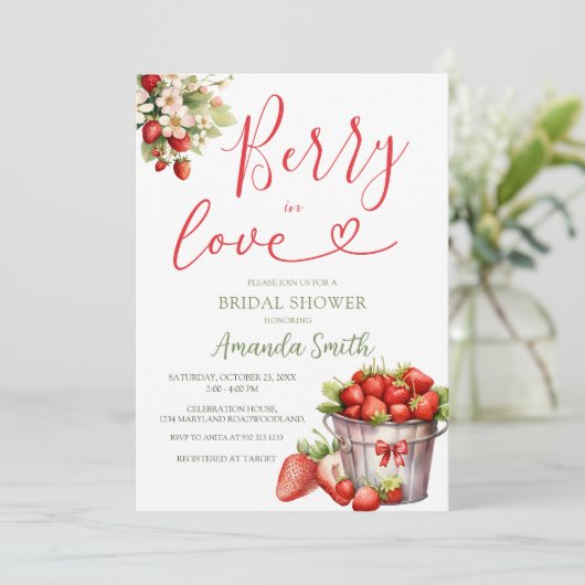 Berry In Love Strawberry Bruids Douche Uitnodiging (Staand voorkant)