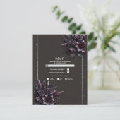Berry Paarse Black Lily Roos Bloemen Huwelijk RSVP Kaart (Staand voorkant)
