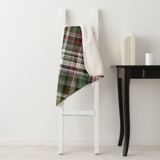 Berry Struik Green en Red Plaid Sherpa Deken (In situ)