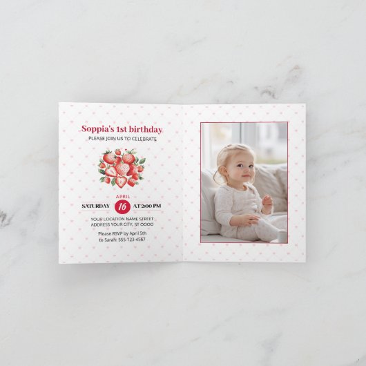 Berry Sweet 1e verjaardag gevouwen Uitnodiging (Binnen)