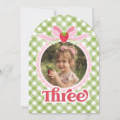 Berry Sweet Aardbei 3e Verjaardag uitnodiging (Achterkant)