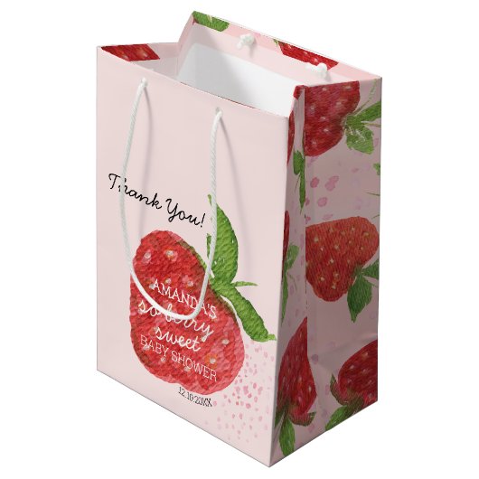 Berry Sweet Aardbei Rood Roze Baby shower Medium Cadeauzakje (Voorkant Gekanteld)