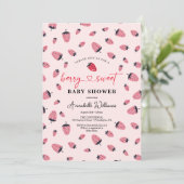 Berry Sweet Baby shower Invitation Strawberry Kaart (Staand voorkant)