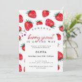 Berry Sweet Baby shower Strawberry Invitation Kaart (Staand voorkant)