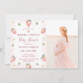 Berry Sweet Baby shower Strawberry Invitation Kaart (Voorkant)