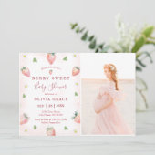 Berry Sweet Baby shower Strawberry Invitation Kaart (Staand voorkant)