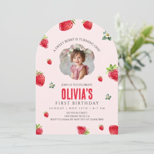Berry Sweet Eerste Verjaardag Uitnodiging (Staand voorkant)