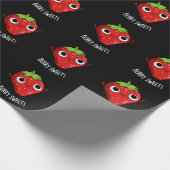 Berry Sweet Funny Strawberry Pun Dark BG Cadeaupapier (Hoek)