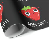 Berry Sweet Funny Strawberry Pun Dark BG Cadeaupapier (Rol Hoek)