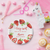 Berry Sweet Strawberries Girl Baby shower Papieren Bordje (Feest)