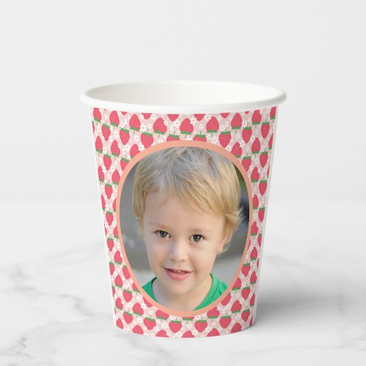 Berry Sweet Strawberry 1st Birthday Party Papieren Bekers (Achterkant)