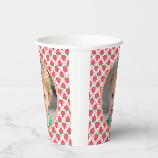Berry Sweet Strawberry 1st Birthday Party Papieren Bekers (Rechts)