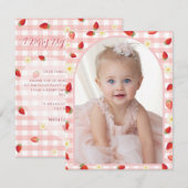 Berry Sweet Strawberry 1st Birthday Photo  Bedankkaart (Voorkant / Achterkant)