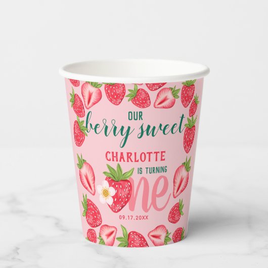 Berry Sweet Strawberry Baby 1st Birthday Party Papieren Bekers (Achterkant)