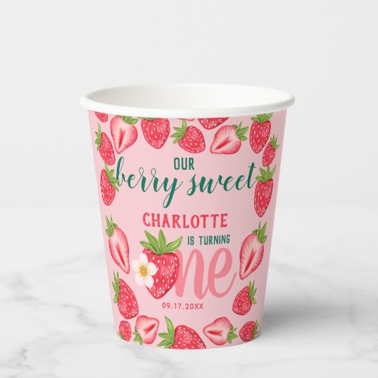 Berry Sweet Strawberry Baby 1st Birthday Party Papieren Bekers (Voorkant)