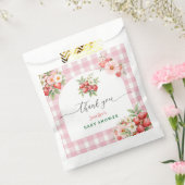 Berry Sweet Strawberry Baby shower Bedankzakje (Gezegeld)