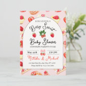 Berry Sweet Strawberry Baby shower Kaart (Staand voorkant)