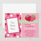 Berry Sweet Strawberry Foto Birthday Invitations Kaart (Voorkant / Achterkant)
