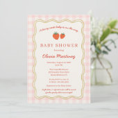 Berry Sweet Strawberry Gingham Baby Shower Kaart (Staand voorkant)