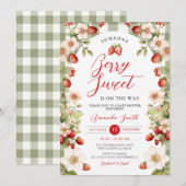 Berry Sweet Strawberry Gingham Floral Baby shower Kaart (Voorkant / Achterkant)
