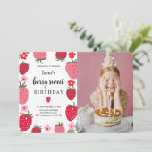 Berry Sweet Strawberry Verjaardag met Foto Kaart (Staand voorkant)