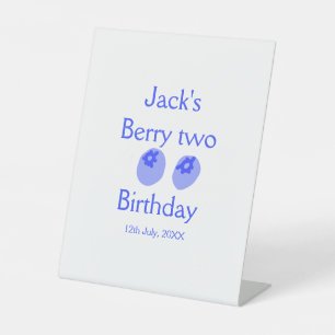 Berry twee verjaardag blauwe bes voeg naam datum t reclamebord met voetstuk