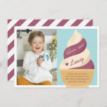 Berry Vanilla Ice Cream Kids Birthday Foto Bedankkaart<br><div class="desc">Deze schattige schrijfkaarten zijn ontworpen om aan te sluiten bij de uitnodigingen van de verjaardagsfeestjes van onze kinderen voor zacht serverijs. Ze zijn voorzien van een paarse bes en vanille-zachte serveerkegel met "dank u" en een teken in een schattig retro- lettertype. Personaliseer met een foto van de verjaardagspartij en een...</div>