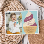 Berry Vanilla Ice Cream Kids Birthday Party Foto Kaart<br><div class="desc">Kill uit met deze schattige ijsjes, de feestelijke uitnodigingen voor je kleine verjaardagsfeest. Een vun genderneutraal zomerontwerp in een zacht gedempt kleurenpalet is voorzien van paarse bessen en vanilla soft serve ice crème met de details van uw partij op de kegel. Voeg een foto toe om dit grillige summiere ontwerp...</div>