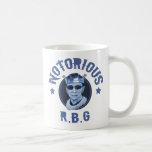 beruchte RBG III Koffiemok<br><div class="desc">Ruth Bader Ginsburg in een kroonbril en een donkere bril,  met "Notorious R.B.G." in een badasbrief. Blauw. T-shirts,  een nieuwe cadeauactie.</div>