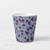 Bes, paars en paarse stippen latte mok (Voorkant)
