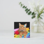 Beschadigde kat op regenboogachtergrond vierkante visitekaartje (Staand voorkant)