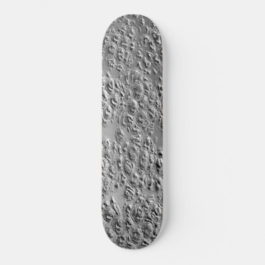Beschadigde zilvermetalen persoonlijk skateboard (Voorkant)