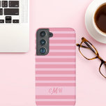 Bescherm je telefoon in stijl met deze chique blus samsung galaxy hoesje<br><div class="desc">Bescherm uw telefoon in stijl met deze chique blush en lichtroze gestreepte mobiele telefoonhoes, gepersonaliseerd met uw monogram! De zachte, elegante strepen voegen een moderne en vrouwelijke touch toe, terwijl het aangepaste monogram het uniek voor u maakt. Ontworpen voor zowel mode als functie, is dit hoesje ideaal voor iedereen die...</div>