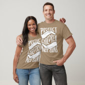 Bescherm kinderen zonder Pistolen Sinaasappel T-shirt (Unisex)