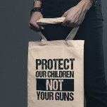 Bescherm onze kinderen niet uw Pistolen Tote Bag<br><div class="desc">Bescherm onze kinderen, niet je pistolen canvas tas. Steun de hervorming van het pistool en strengere wetten op het gebied van pistool, achtergrondcontroles en verplicht stellen van het onderwijs aan pistolen. Stop met het doden van onze kinderen en verbied automatische wapens. Anti pistool moeders en vaders, stap op en spreek...</div>