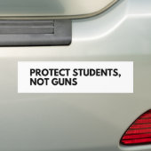 Bescherm studenten, geen Pistolen Bumpersticker (Op auto)
