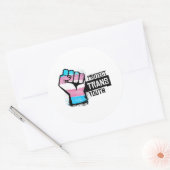 Bescherm Trans Jongeren - Pride Vuist Ronde Sticker (Envelop)