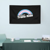 Bescherm Trans Kinderen - Regenboog Spandoek (Beurs)