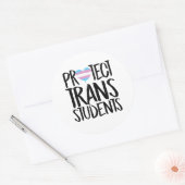 Bescherm trans studenten ronde sticker (Envelop)