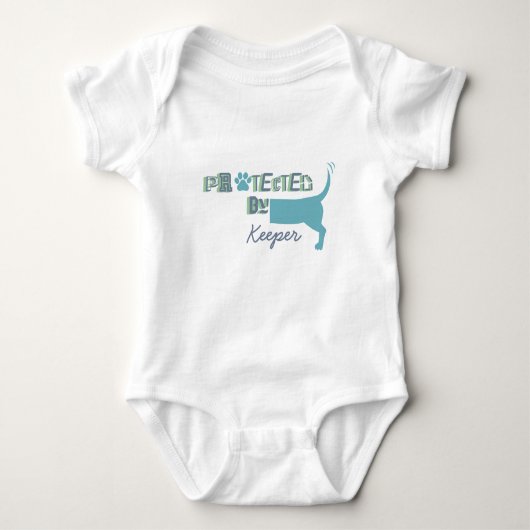 Beschermd door Dog Name Schattige Baby Bodysuit (Voorkant)