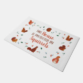 Beschermd door Eekhoorntjes grappig Deurmat (Schuin)