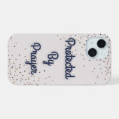 Beschermd door gebed IPhone 15 telefoonhoesje Case (Achterkant horizontaal)