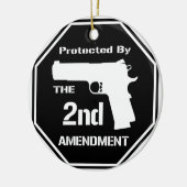 Beschermd door het tweede amendement (zwart).png keramisch ornament (Links)