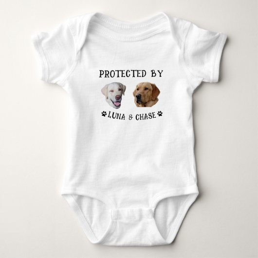 Beschermd door hond Gepersonaliseerde honden Naam Romper (Voorkant)